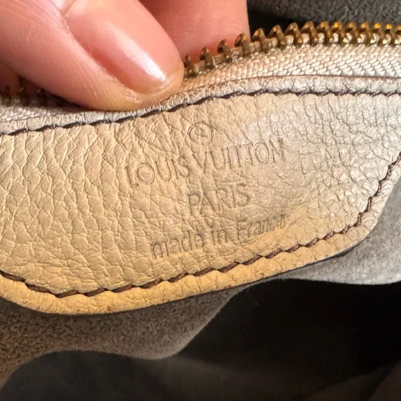 Louis Vuitton Mahina XL bag - Picture 6 of 12